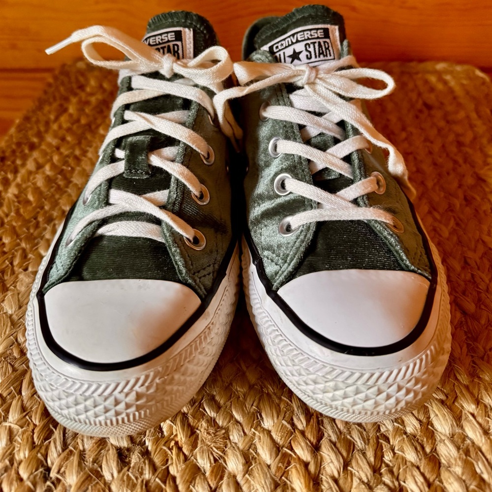 Converse Women's Sneakers in Green velvet and White Soles - Picture 4 of 9